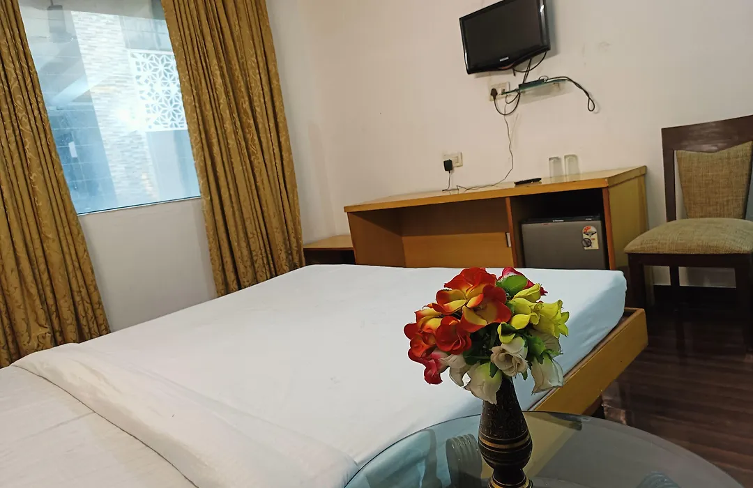 Hotel Tjs Grand-1