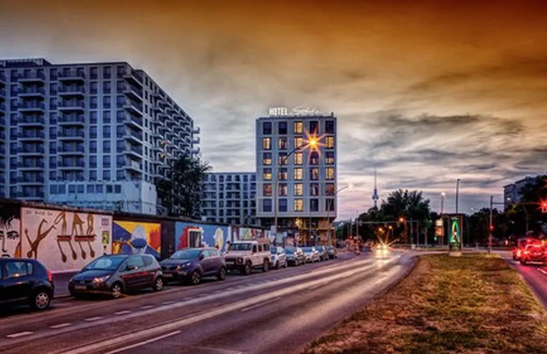 Schulz Hotel Berlin Wall At The East Side Gallery-1