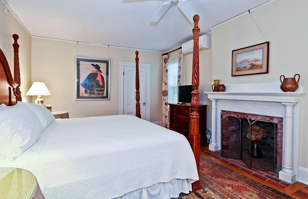 Yellow House Inn-1