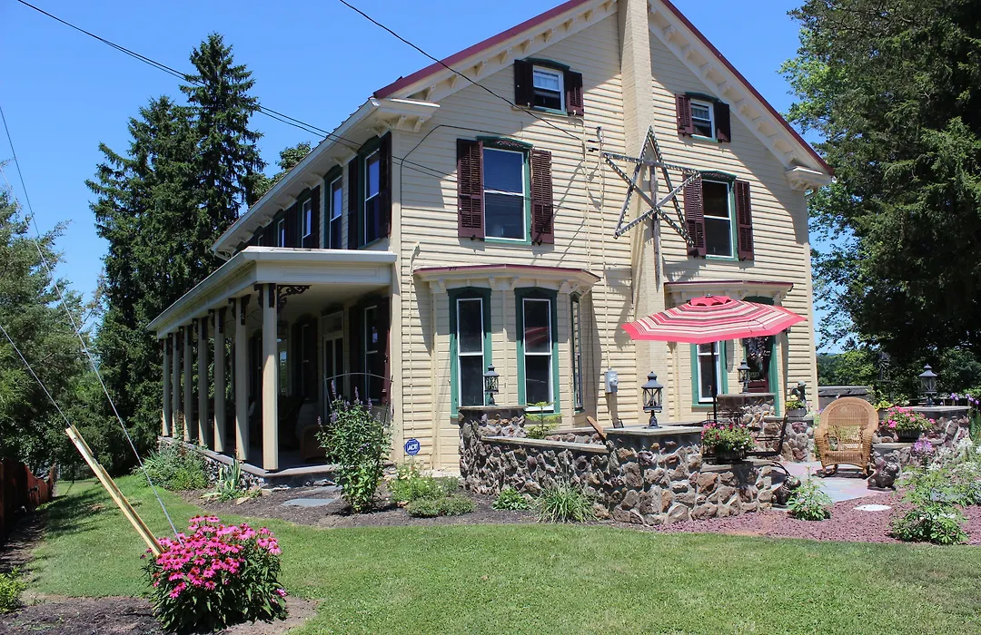 Carriage Stop Bed & Breakfast-1