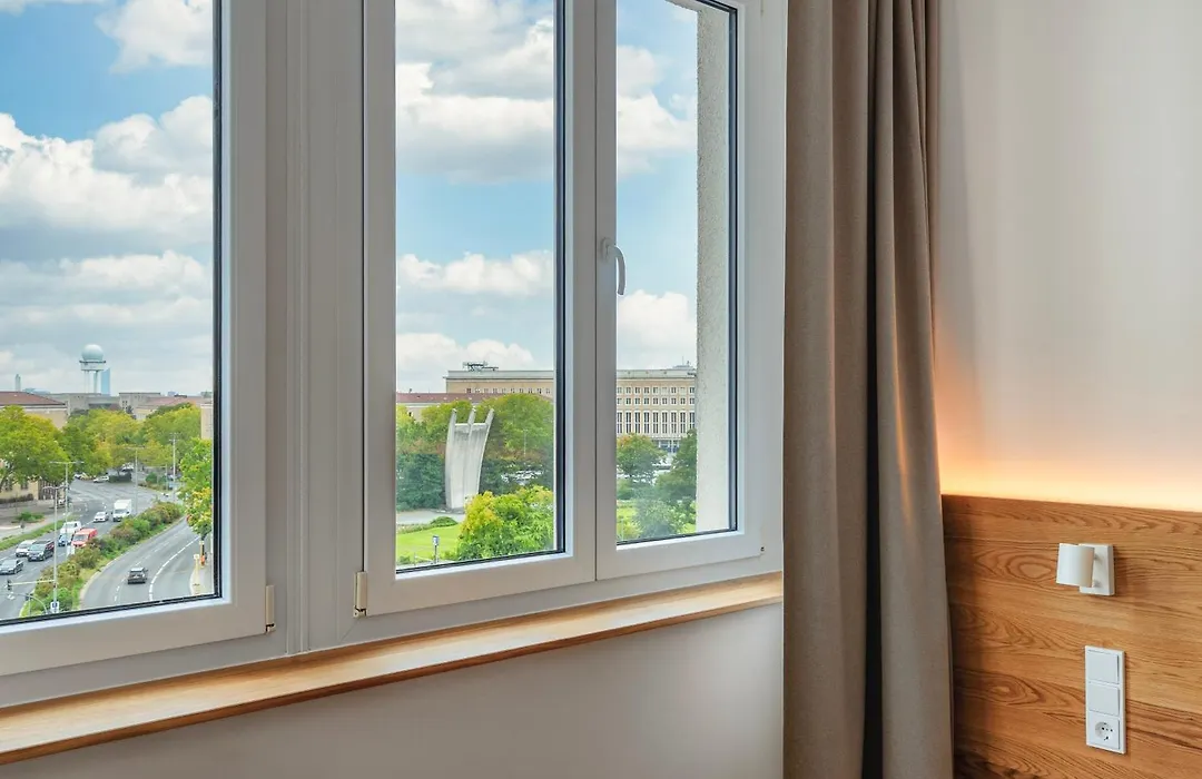 Hotel Columbia Berlin Am Platz Der Luftbruecke-1
