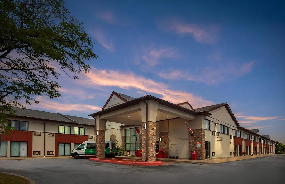 Quality Inn & Suites 5585 Ambler Drive Mississauga Ontario-1