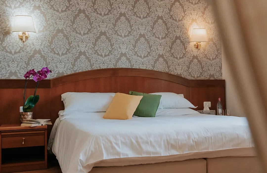 Hotel Flora-1
