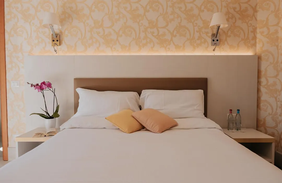 Hotel Flora-1