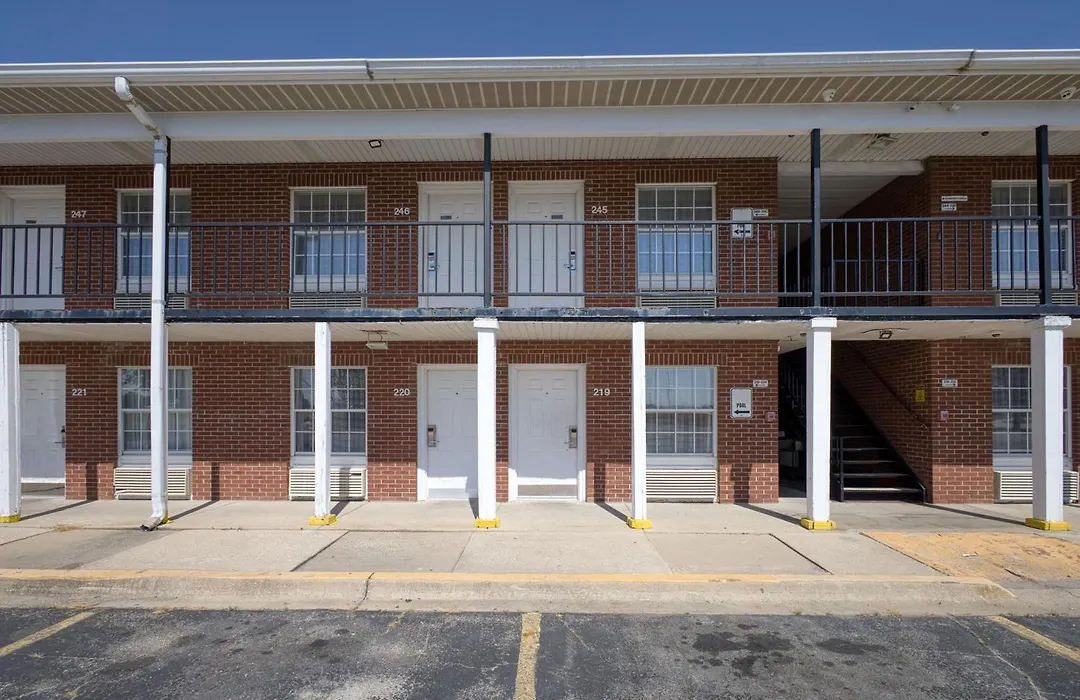 Capital O First Heritage Inn Rantoul Il I 57-1