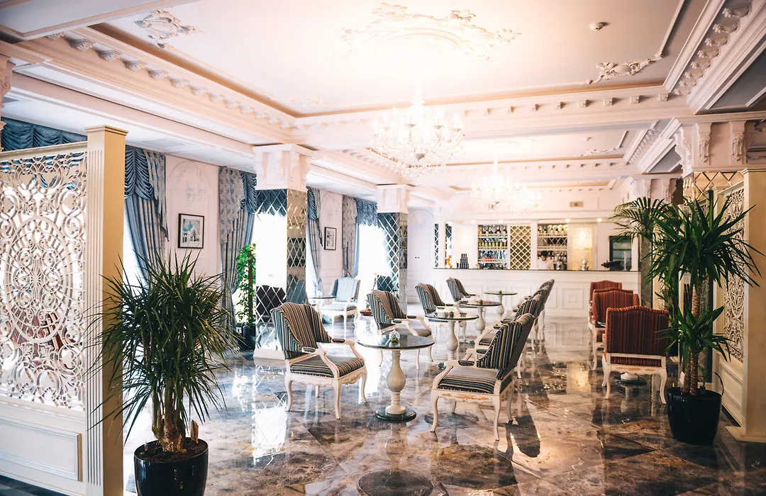 Emerald Suite Hotel-1