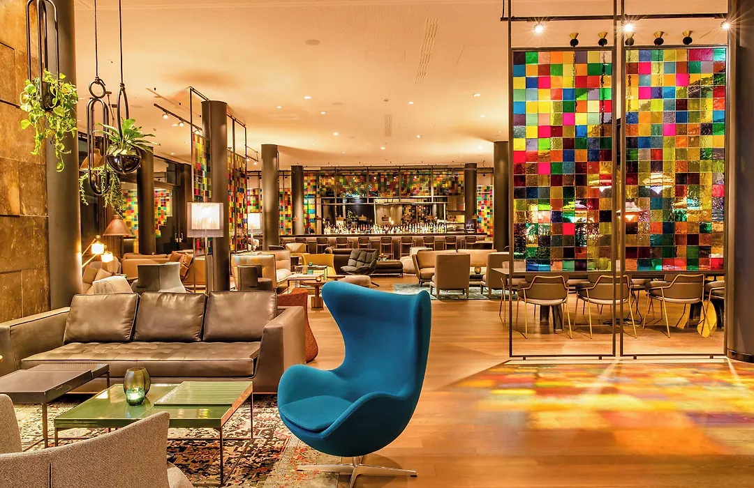 Motel One Koeln-Neumarkt-1