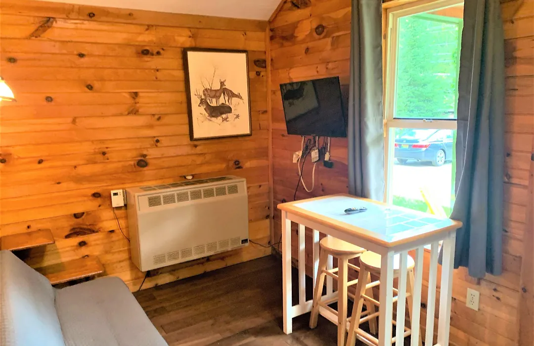 Pine Crest Motel & Cabins-1