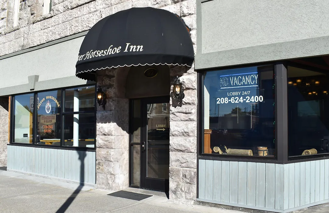 Silver Horseshoe Inn-1
