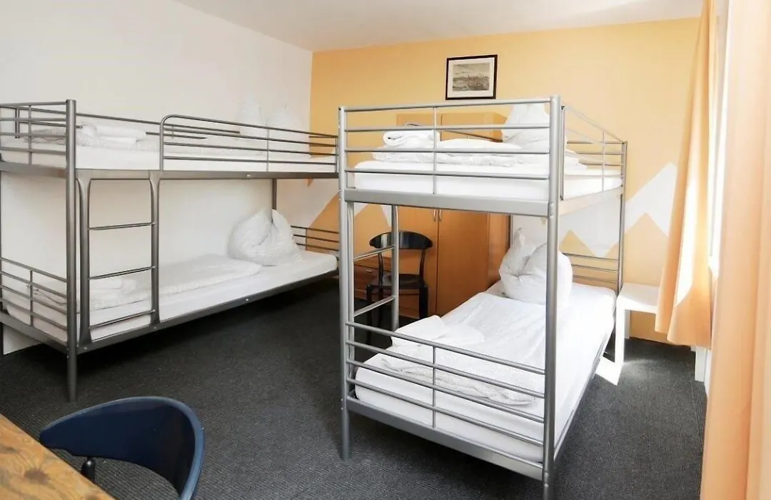 Hotel Goldener Hahn-1