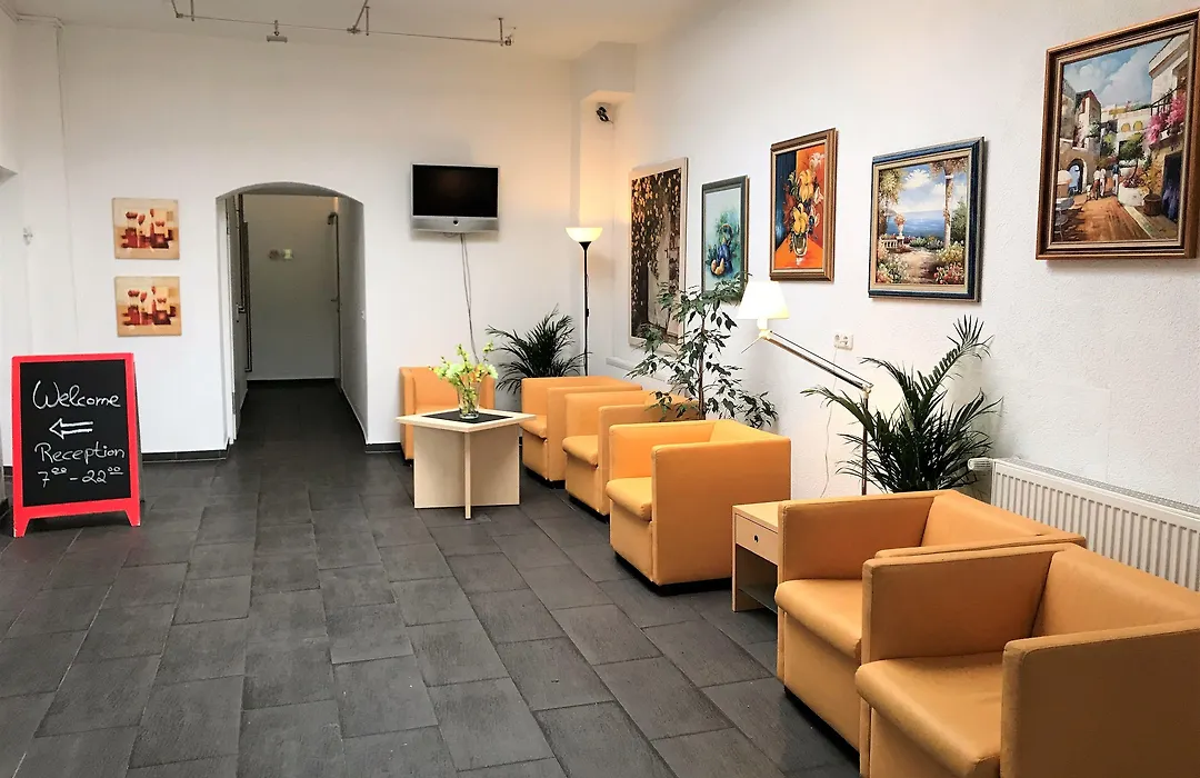 Smarty Airport Cologne Hotel - Kontaktloser Self Check-In-1