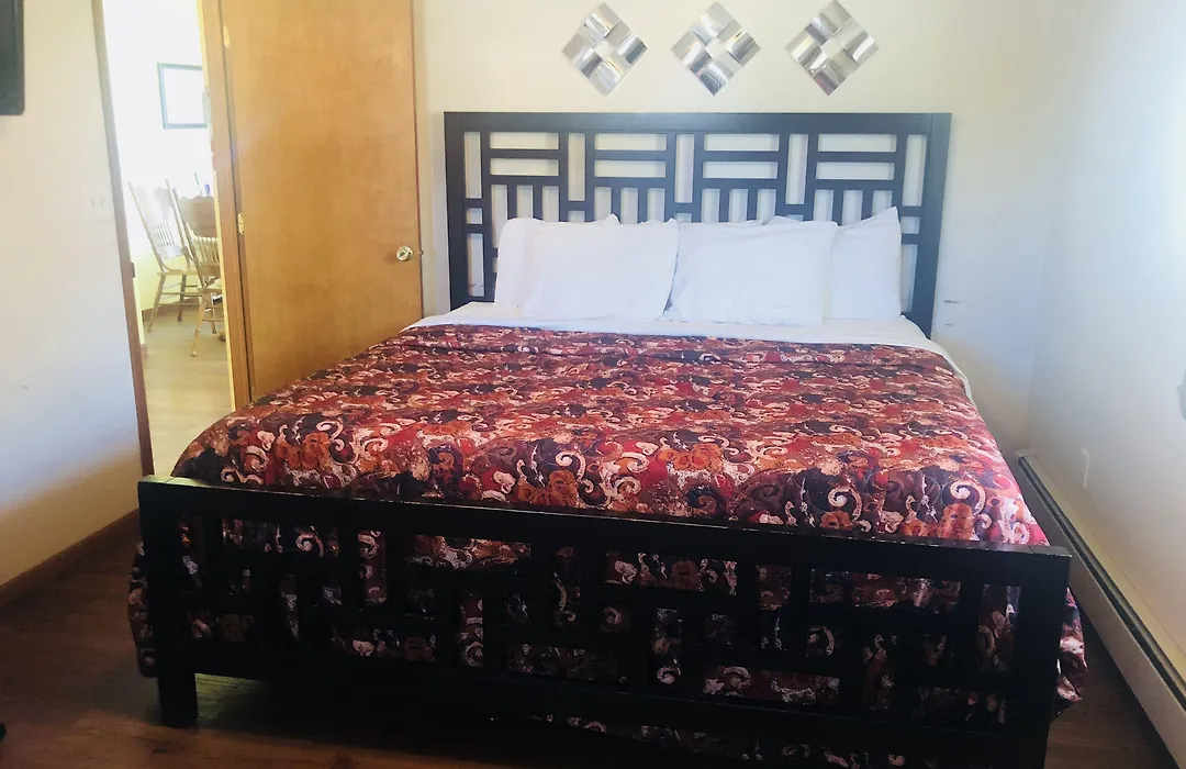 Camp Inn Lodge-1