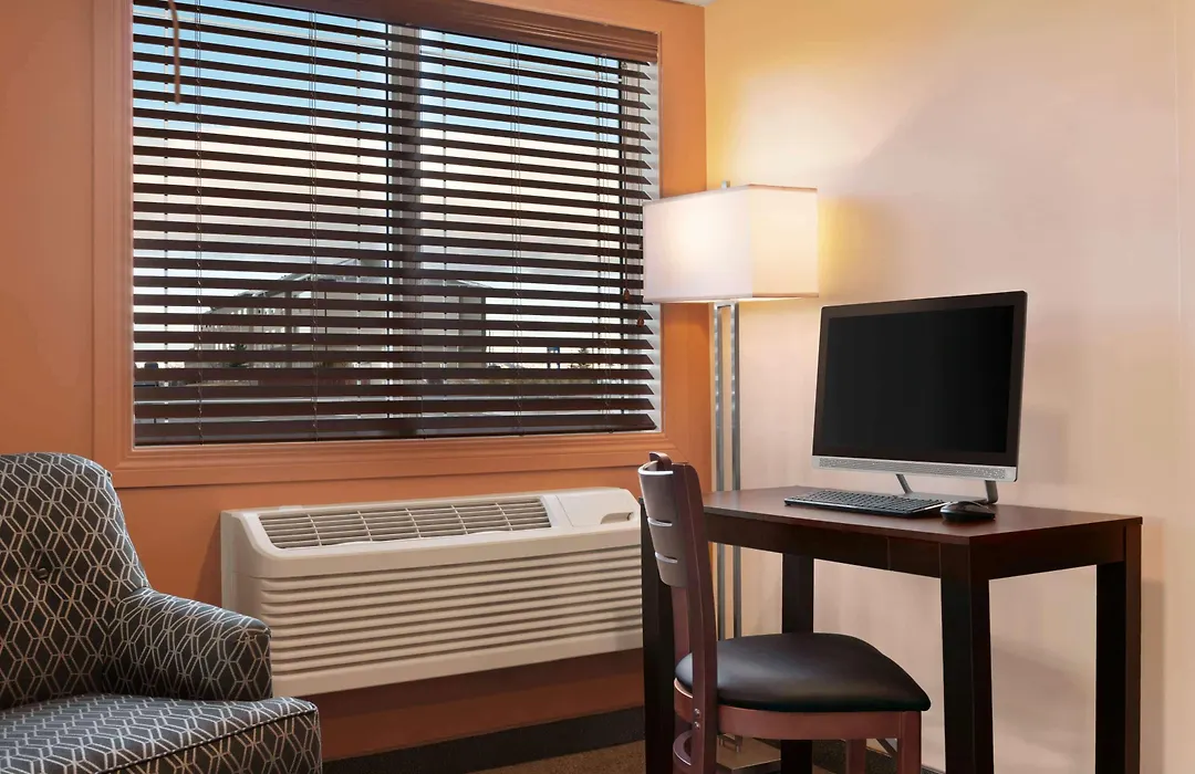 Travelodge By Wyndham Pincher Creek-1
