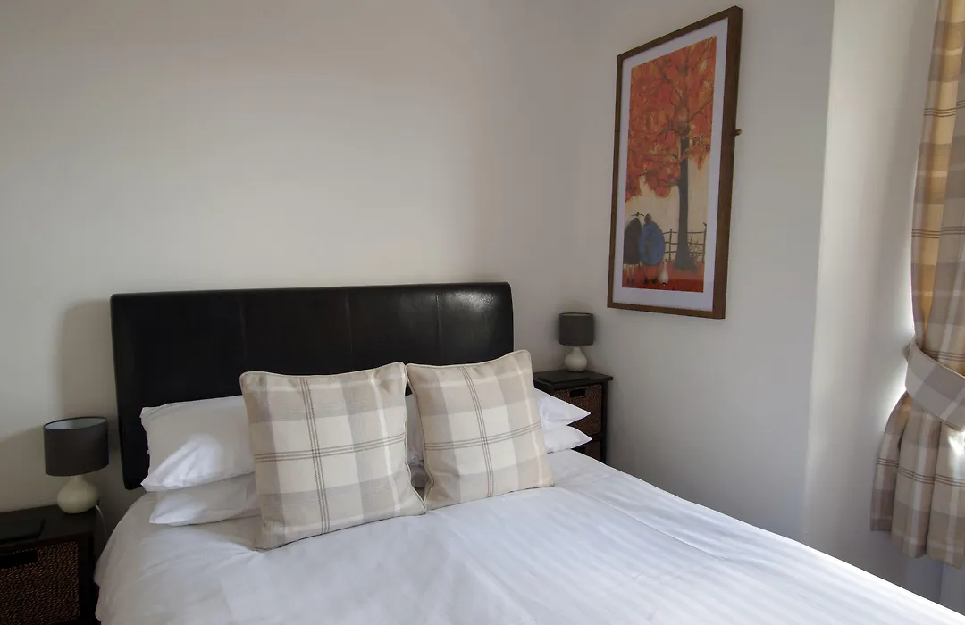 Brook House ― Free On-Site Car Park-1