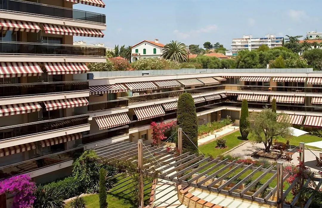 The Originals Residence, Les Strelitzias-1