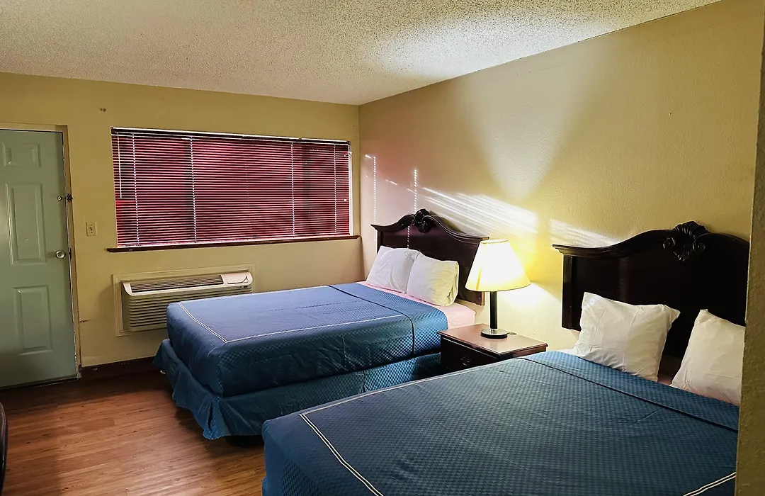 Warrick Plaza Inn-1