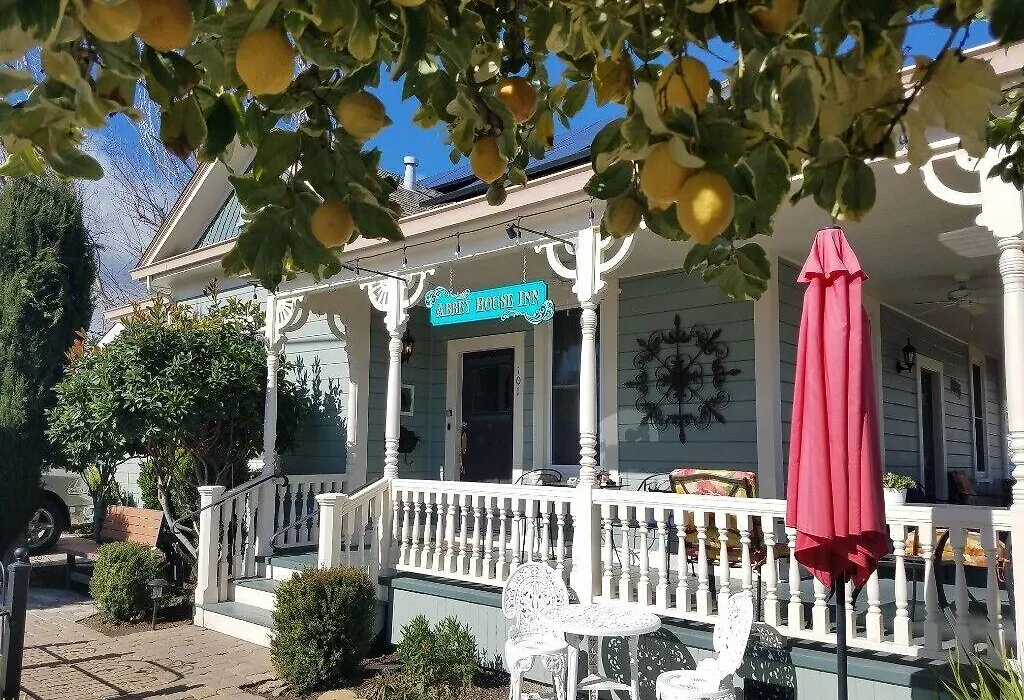 Abbey House Inn (Adults Only)-1
