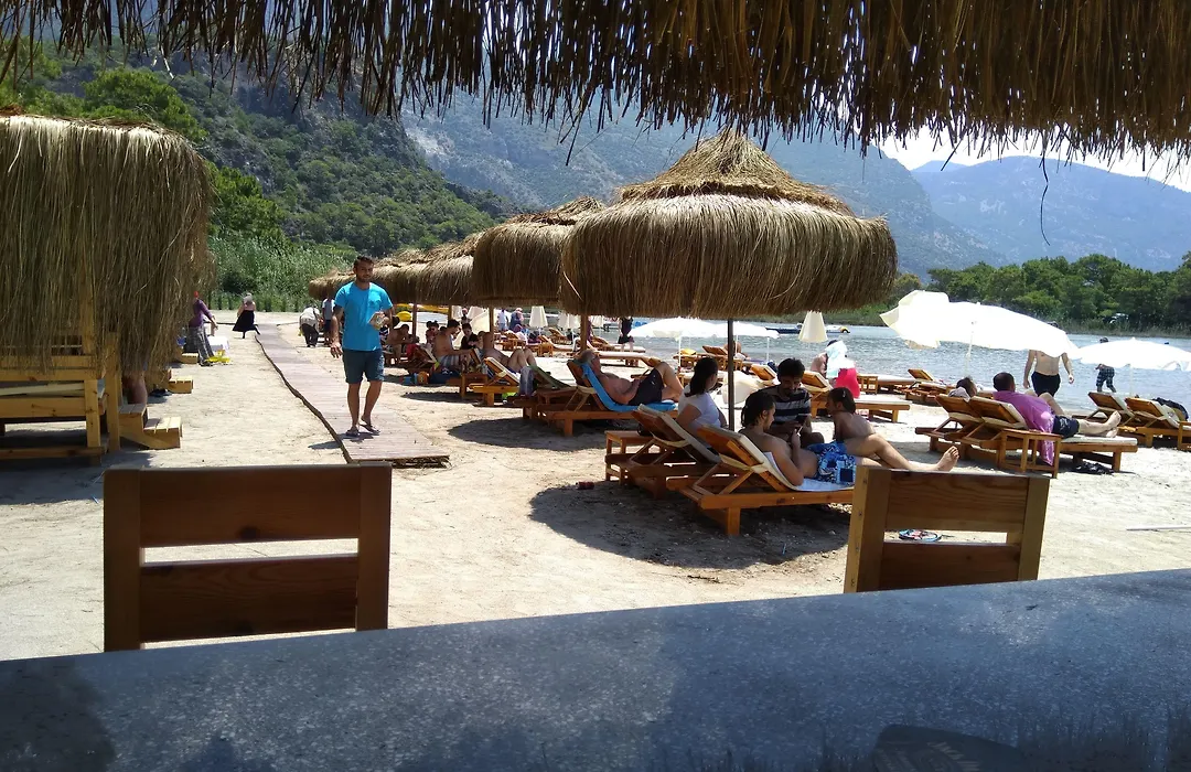 Green Pine Beach & Bungallows-1