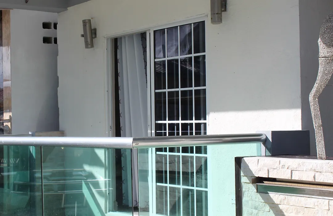 Barefoot Caye Caulker Hotel-1