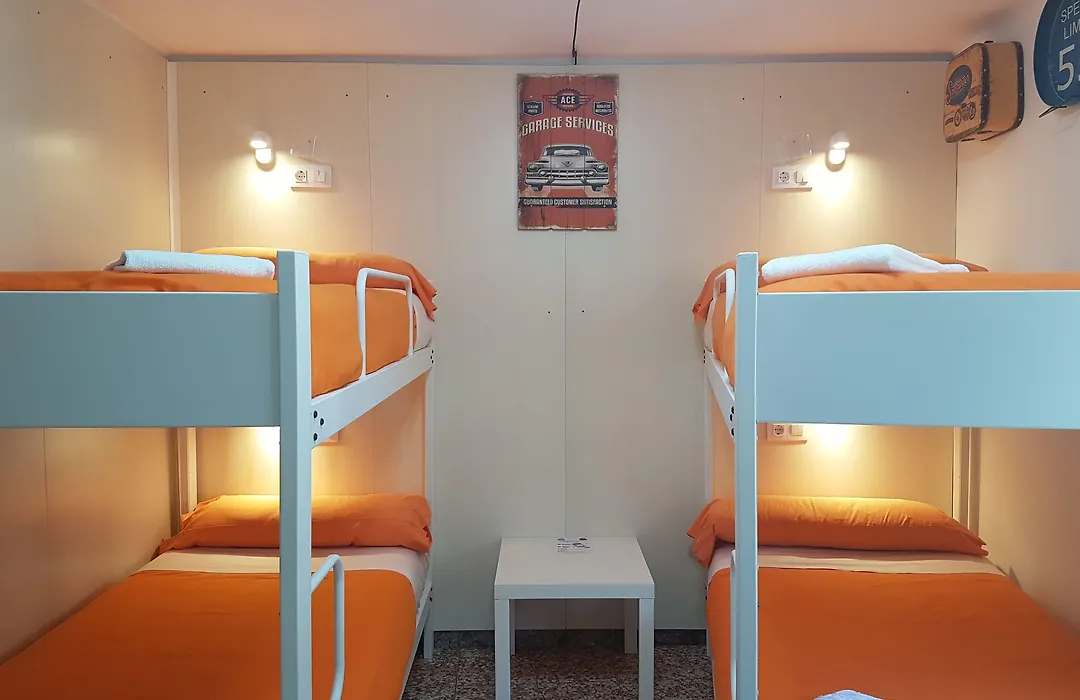 Barri Antic Hostel & Pub-1