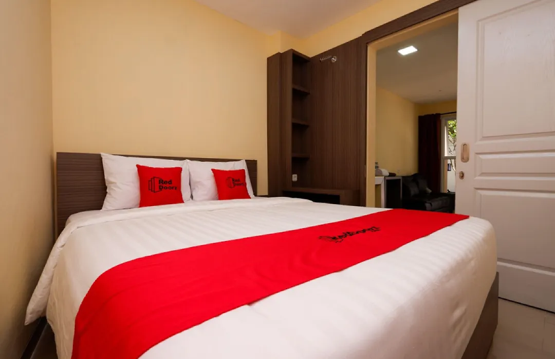 RedDoorz Plus near Paragon Mall Semarang-1