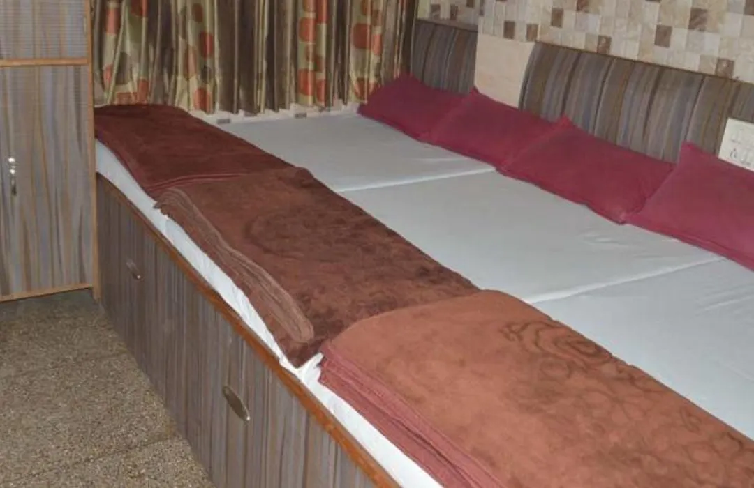 Ajanta Hotel 100 Mtrs Railway Station & 400 Mtrs Dargah-1