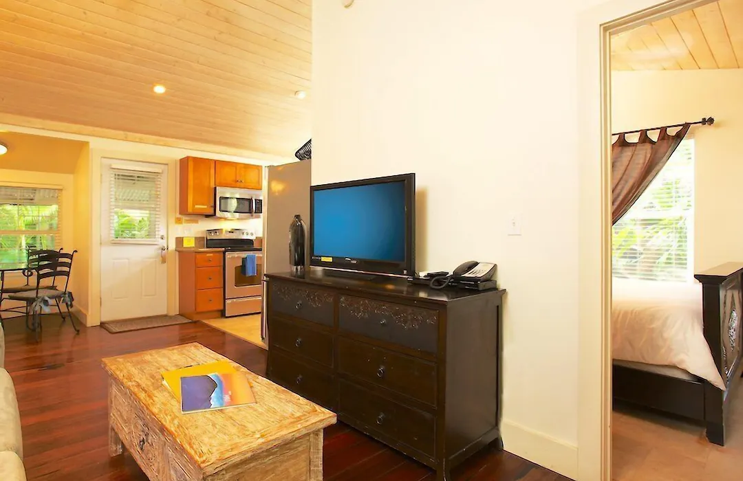 Paia Inn-1