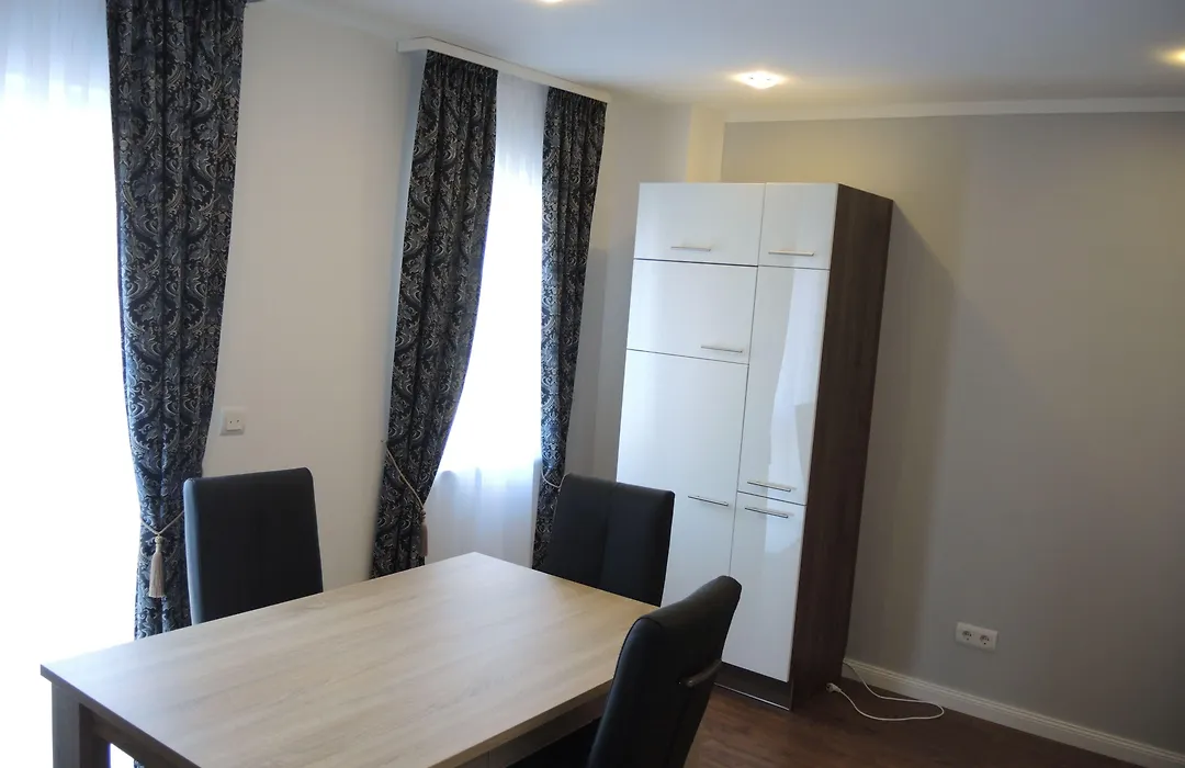 Merkel Villa Apartamente-1
