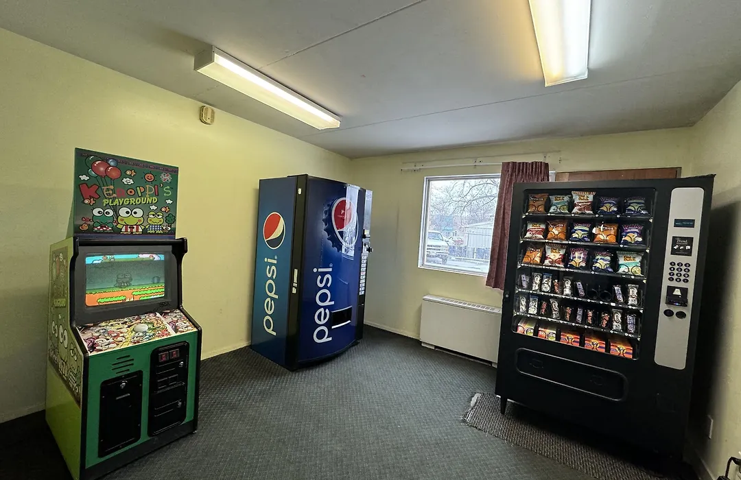 Travelodge By Wyndham Winnipeg Airport-1