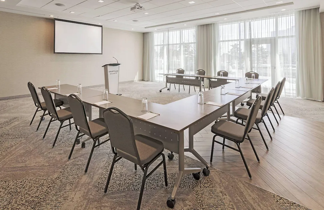Courtyard By Marriott Burlington-Oakville-1