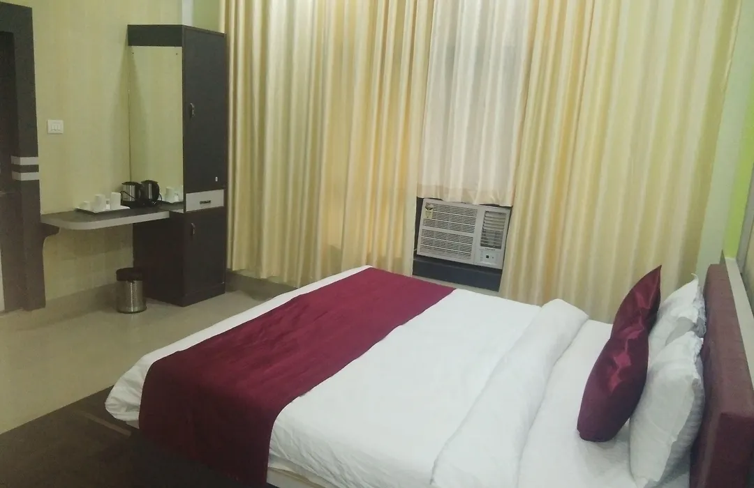 Capital O 30565 Pabitra Royal Regency-1