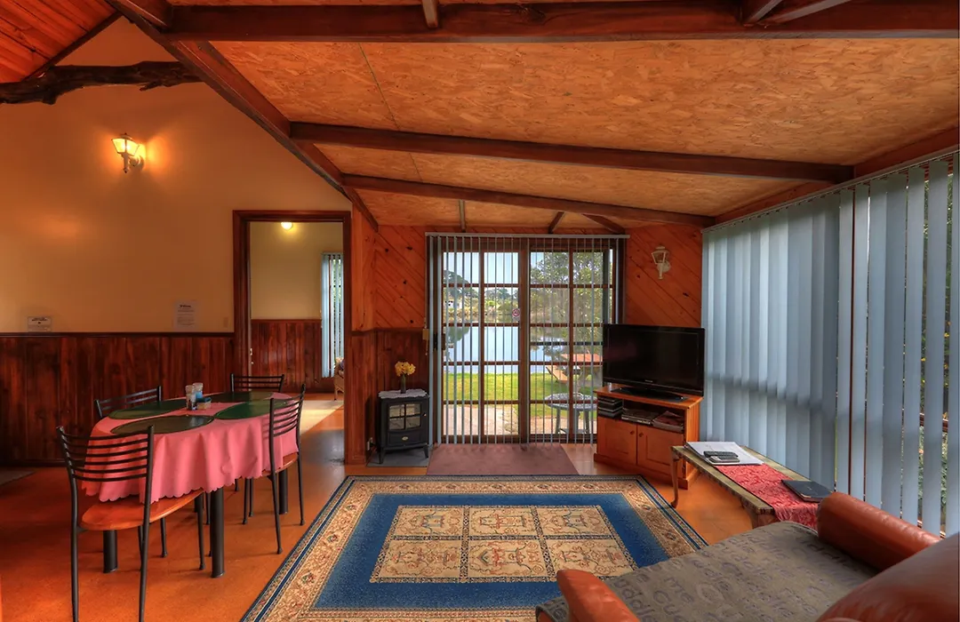 Stanley Lakeside Spa Cabins-1