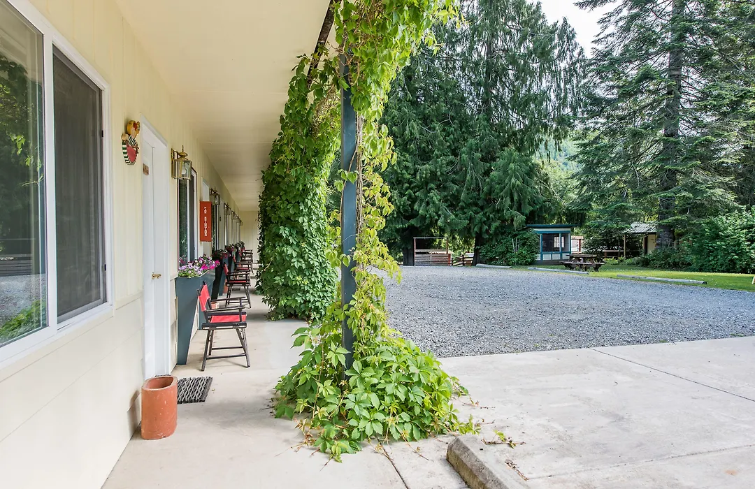 Emerald Valley Inn-1