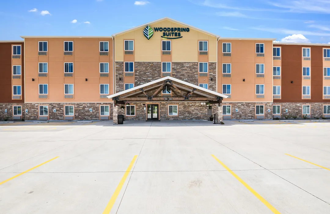 Woodspring Suites Davenport Quad Cities-1