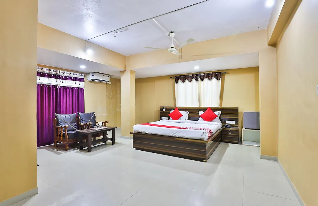 Oyo 24833 Hotel Silver-1