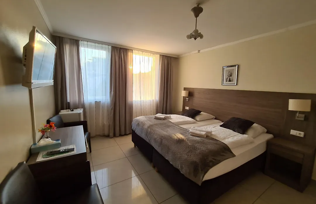 Hotel Cara Vita Cologne-1