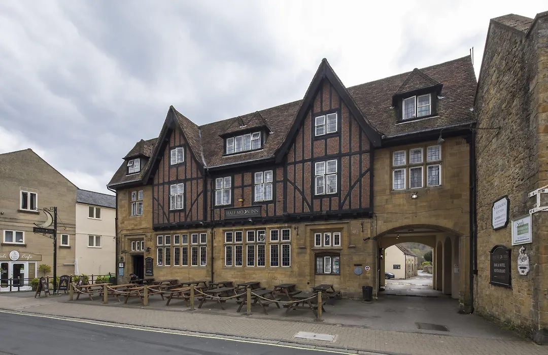 Half Moon, Sherborne By Marston'S Inns-1