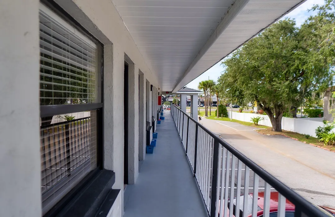 Sunshine Inn-1
