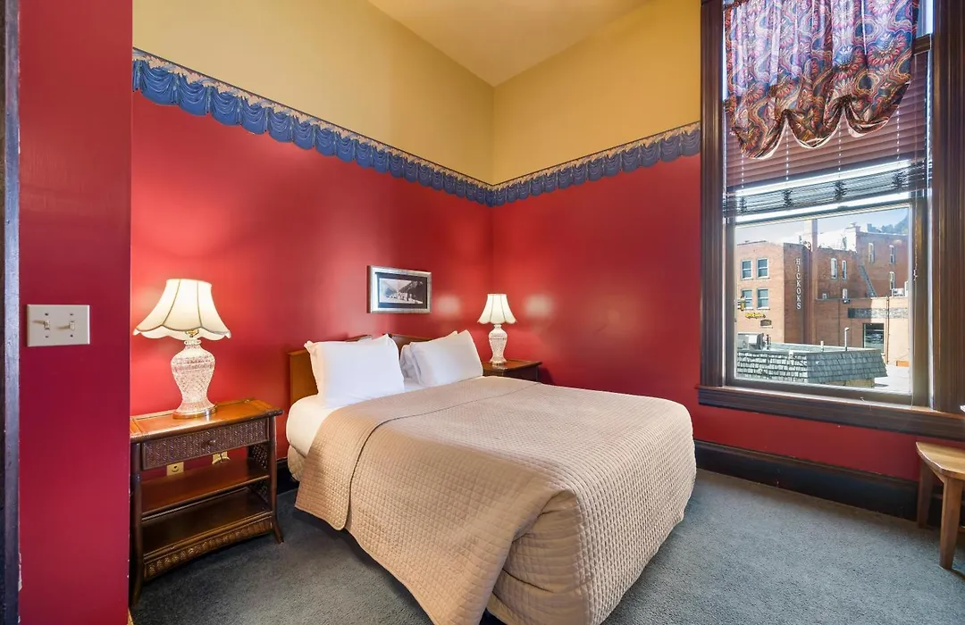 Historic Iron Horse Inn - Deadwood-1