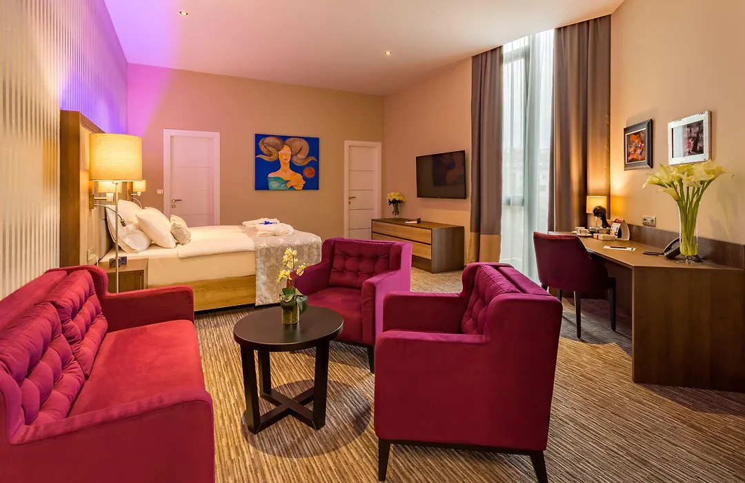 Admiral Hotel-1