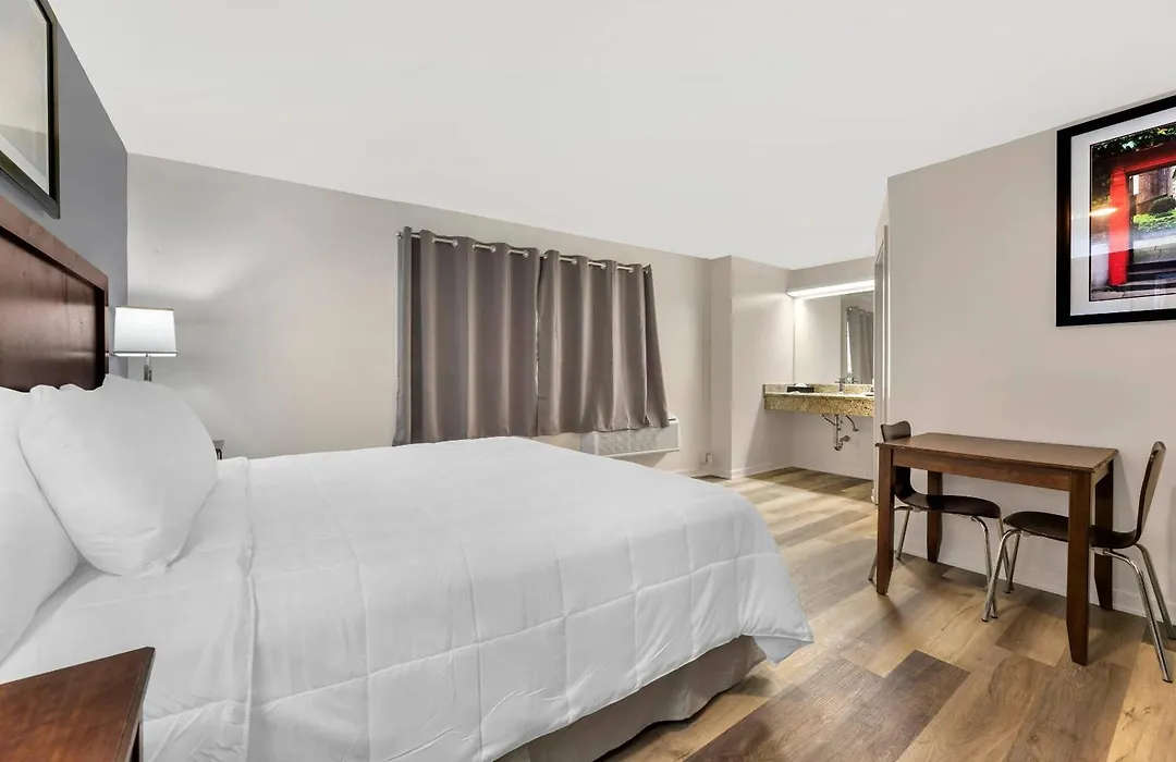 Rodeway Inn Lyons - La Grange-1
