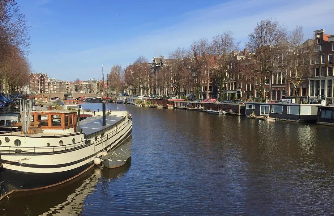 Top-Notch Space Along Canal In Historic Centre-1