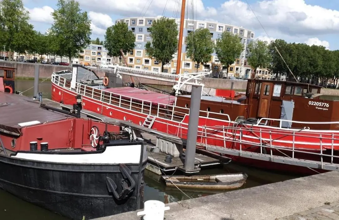 Boat Hotel SIX Rotterdam-1