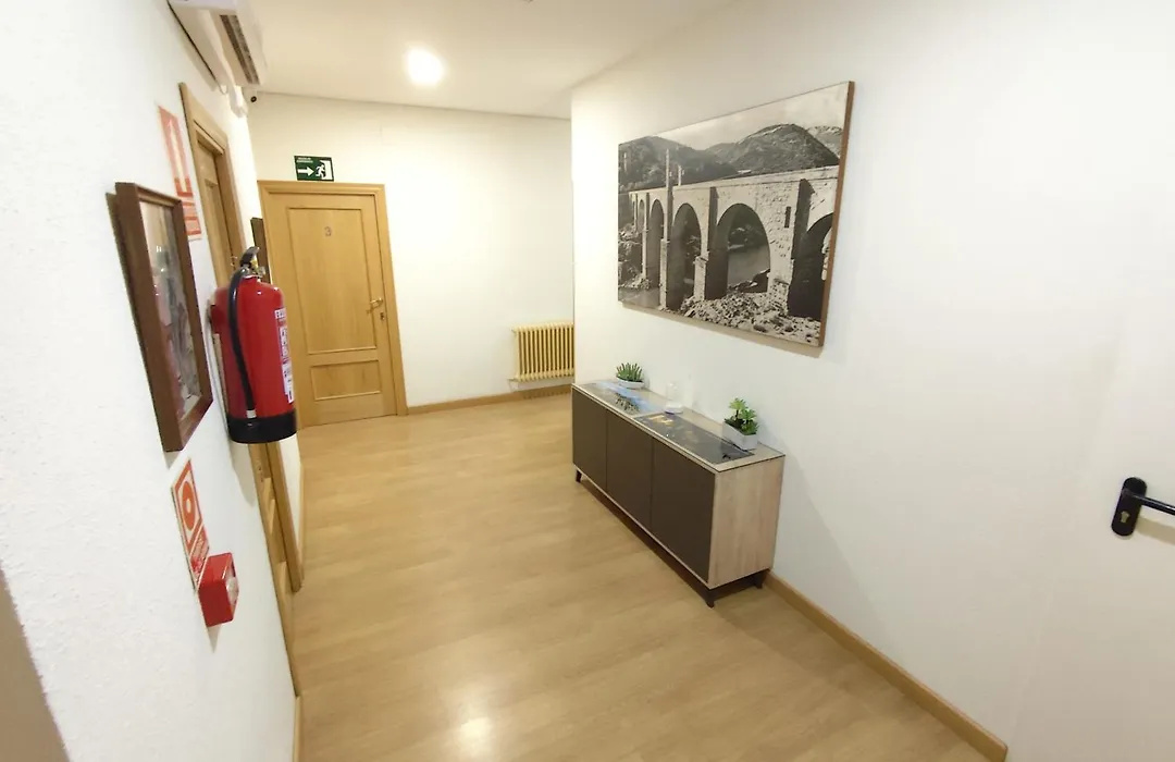 Hostal Hernan Cortes-1