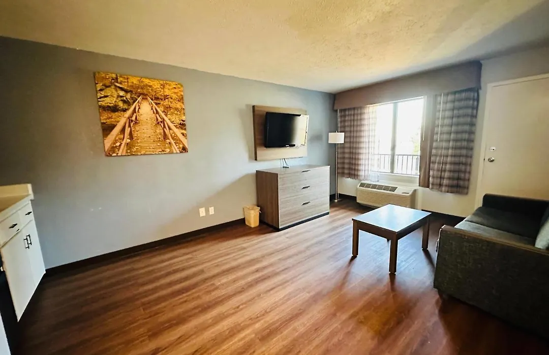 Quality Inn - On The Lake Clarksville-Boydton-1
