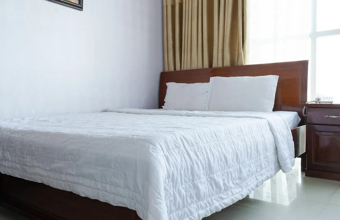 Golden Hotel-1