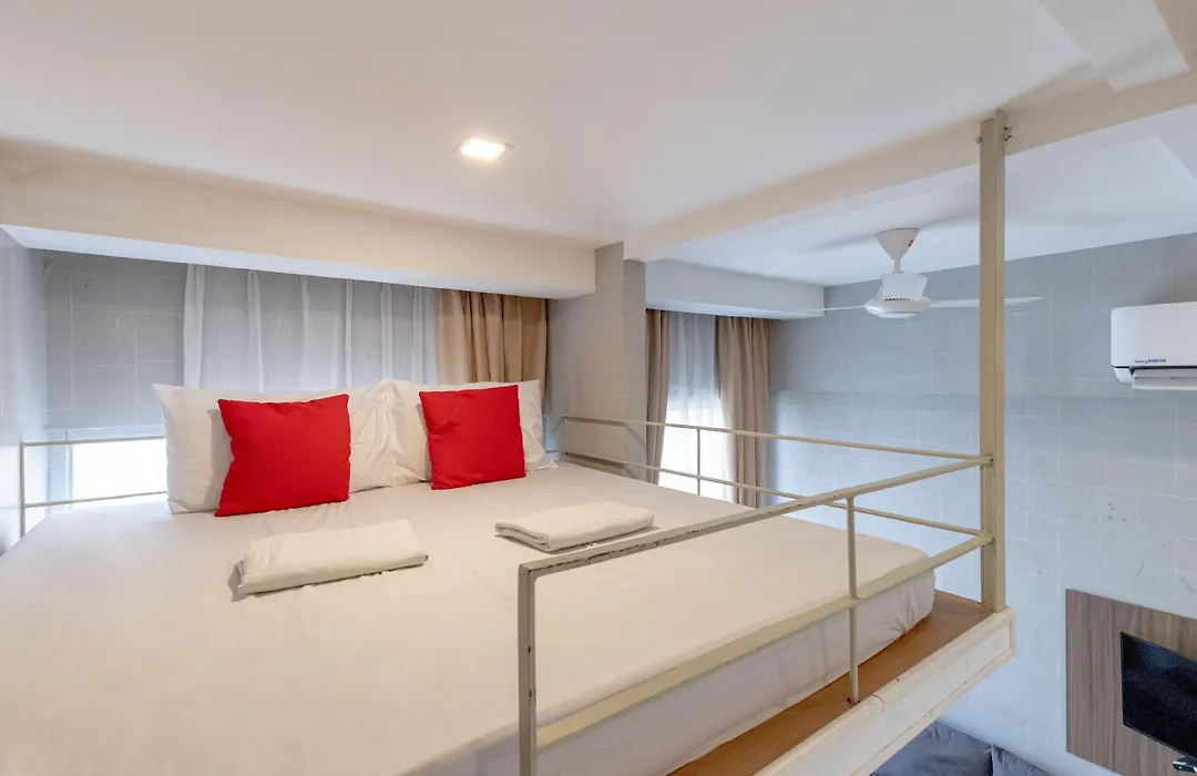 Selah Pods Hotel Manila-1