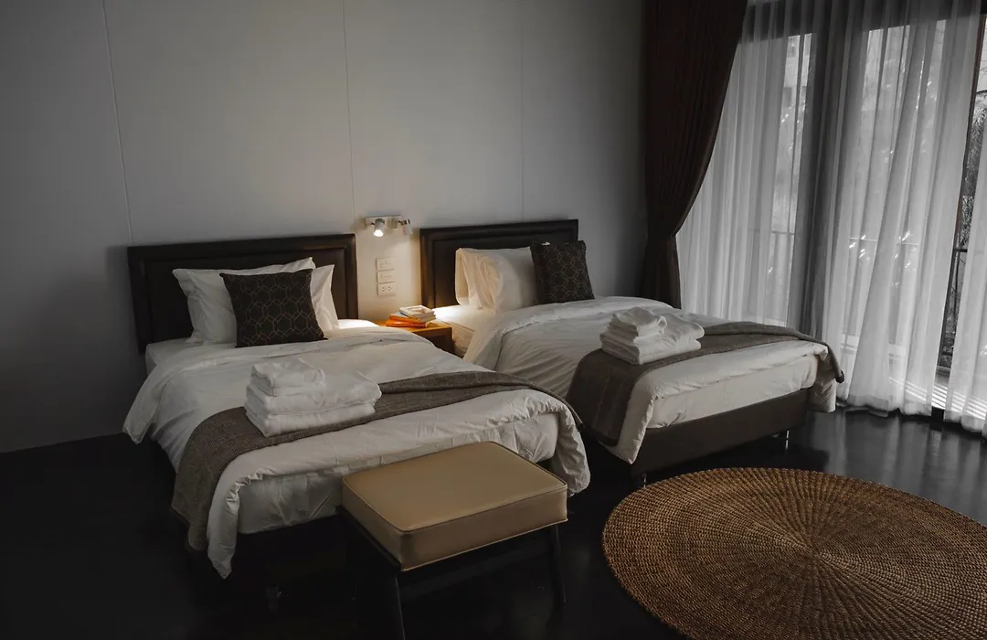 Cherlock Hotel-1