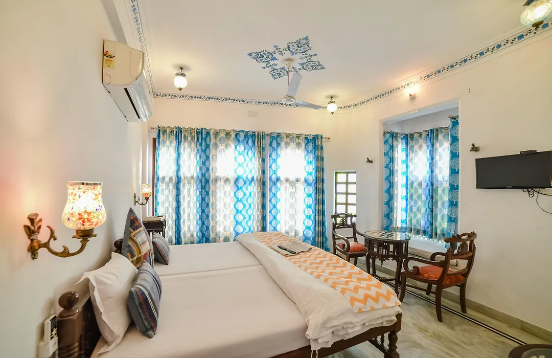 Hotel Devraj Niwas On Lake Pichola-1