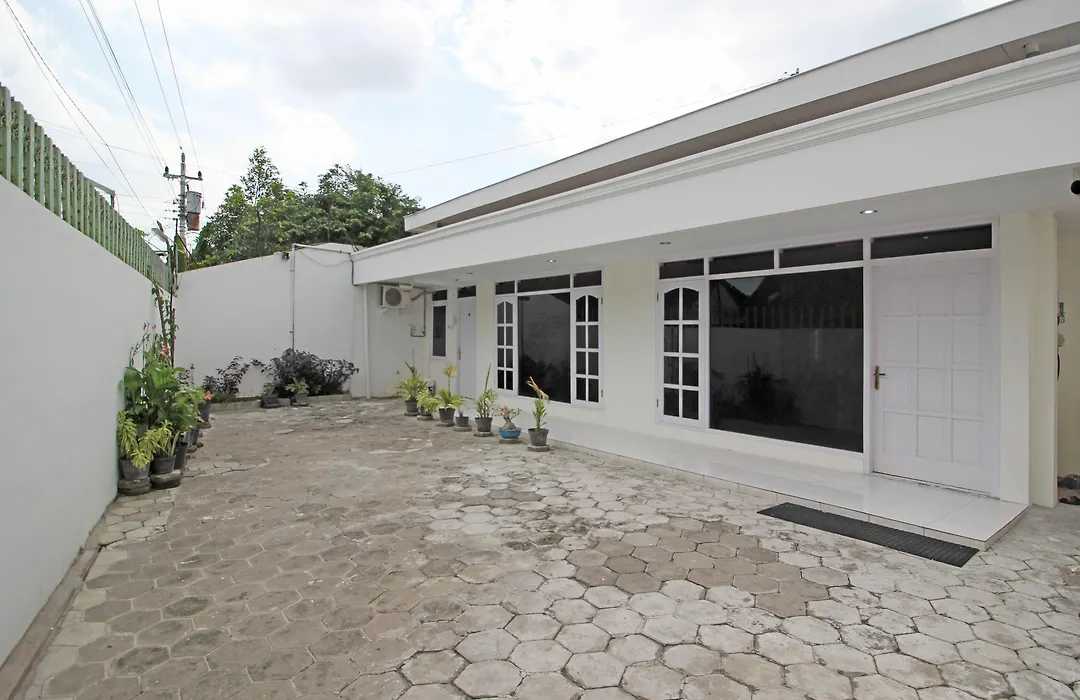Reddoorz Near Terminal Tirtonadi-1